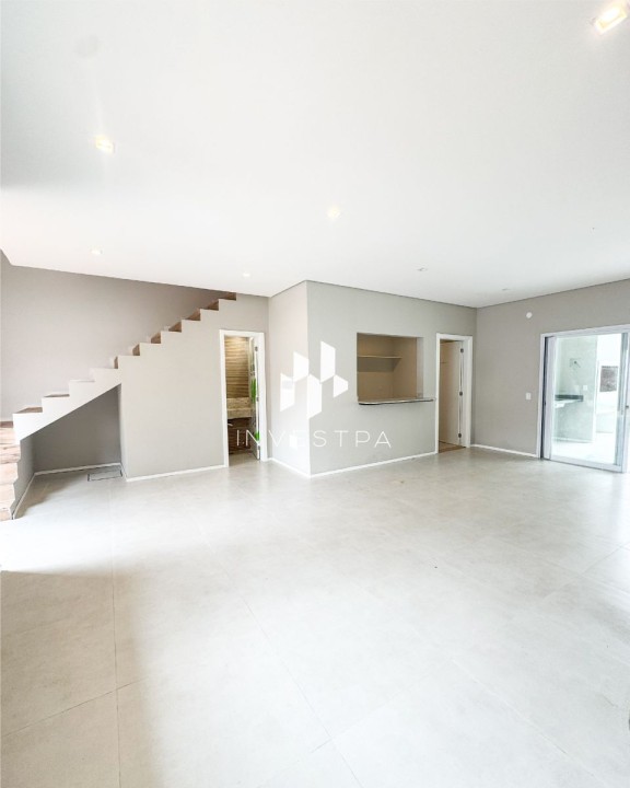 En Venta - DÚPLEX DE 3 HABITACIONES EN LAMBARÉ